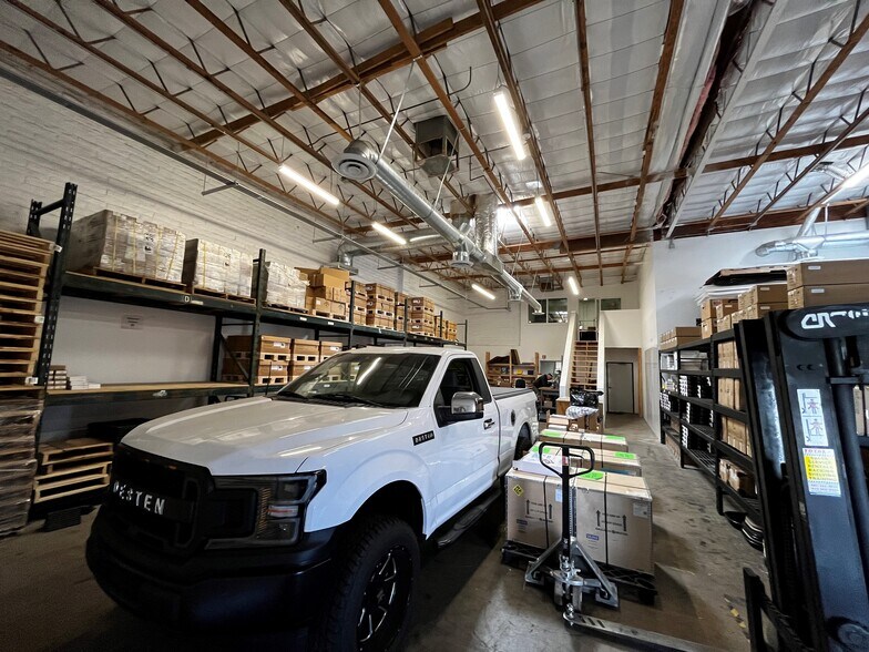 More Photos Of 712 S Hacienda Dr, Tempe Warehouse For Lease