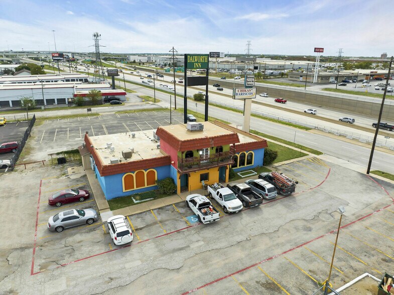 More Photos Of 4855 South Fwy, Fort Worth Restaurant For Lease