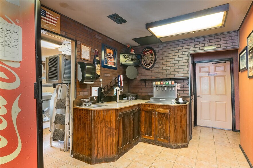 More Photos Of 637 S Commerce Ave, Sebring Restaurant For Sale