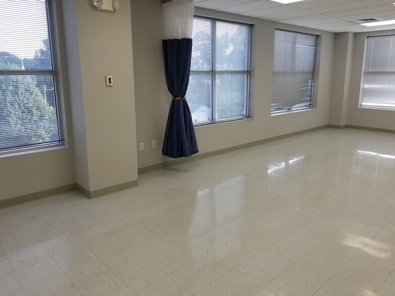 More Photos Of 502 W King St, Kings Mountain Medical For Lease