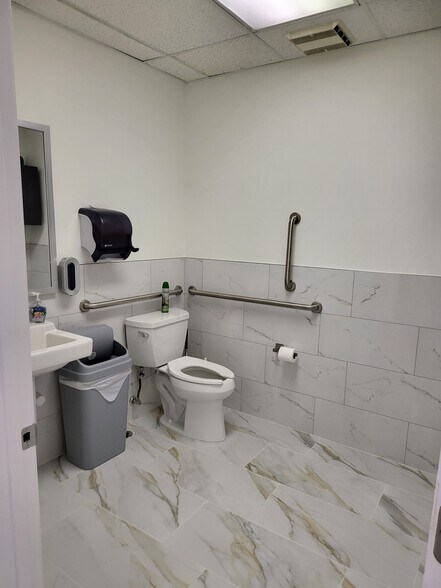 More Photos Of 41 Bridge St, Metuchen Office For Lease