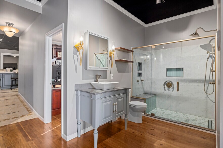 More Photos Of 1930 Deyerle Ave, Harrisonburg Freestanding For Sale