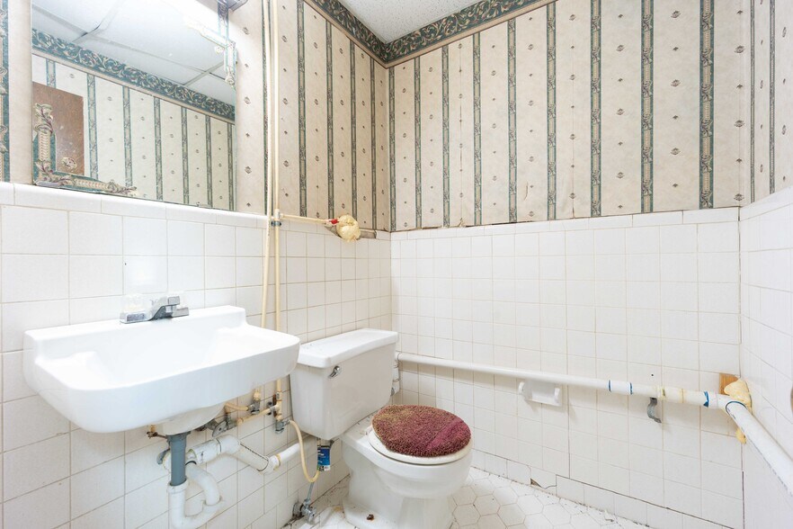 More Photos Of , Live Oak Unknown For Sale