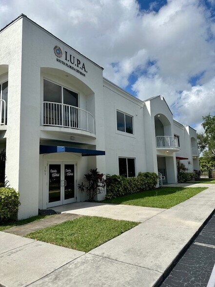 More Photos Of 5397 Orange Dr, Davie Office Residential For Lease