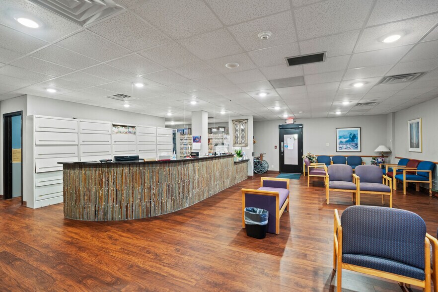 More Photos Of 10625 W North Ave, Milwaukee Medical For Lease