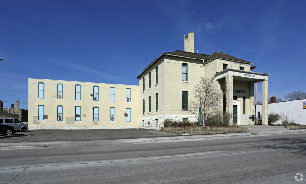 Primary Photo Of 527 N 27th St, Milwaukee Freestanding For Sale
