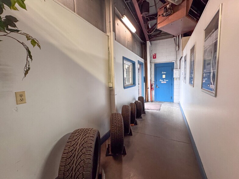 More Photos Of 544 W High St, Edison Auto Dealership For Sale