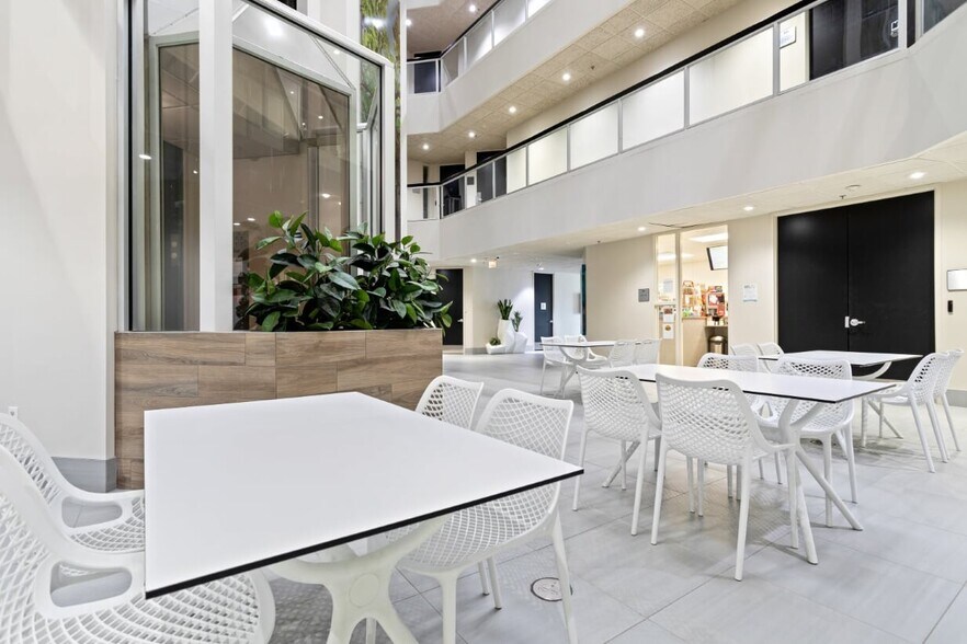 More Photos Of 7680 Universal Blvd, Orlando Office Residential For Lease