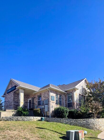 More Photos Of 1205 Bent Oaks Ct, Denton Office For Sale