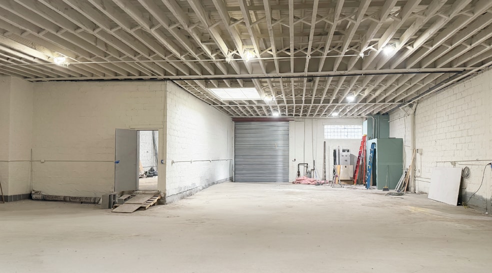 More Photos Of 360 Scholes St, Brooklyn Warehouse For Lease