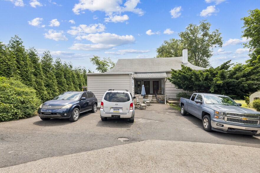 More Photos Of 931 N Trooper Rd, Norristown Multifamily For Sale