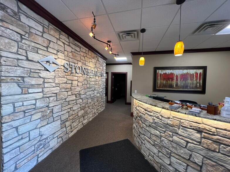 More Photos Of 518-540 S Westland Dr, Appleton Office For Lease