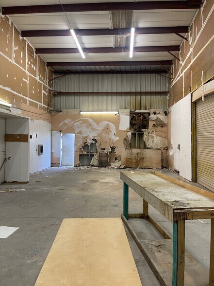 More Photos Of 9161 131st Pl N, Largo Warehouse For Lease