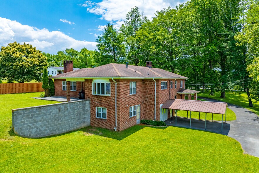 More Photos Of 131 Copenhaver St, Marion Shelter For Sale