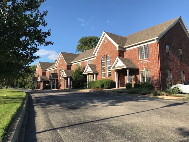 More Photos Of 1300 Gardiner Ln, Louisville Medical For Sale