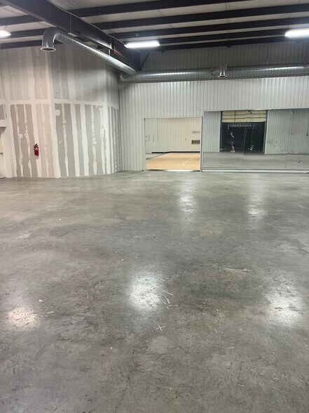 More Photos Of 10100 Hicks Field Rd, Fort Worth Warehouse For Sale