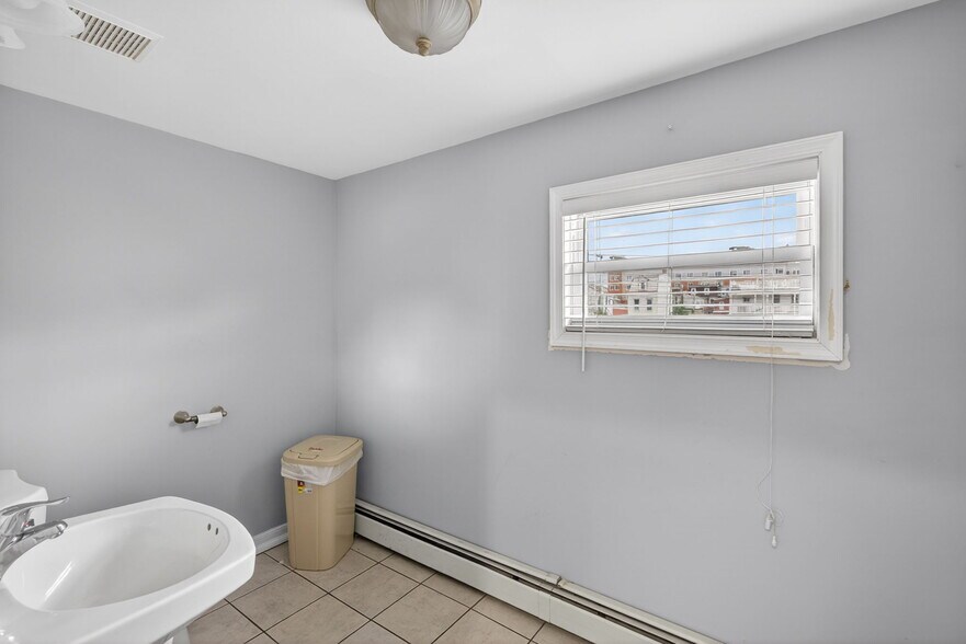 More Photos Of 449-451 W Linden St, Allentown Office For Sale