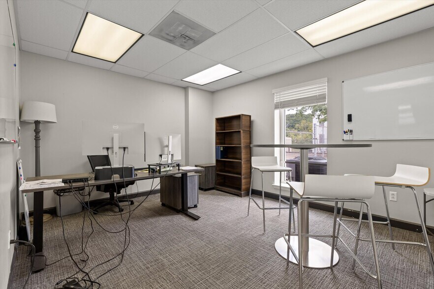 More Photos Of 3200 N Hawthorne St, Chattanooga Flex For Sale