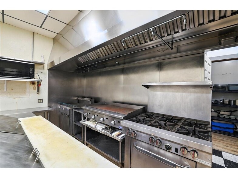 More Photos Of 205 S Main St, Le Sueur Storefront Retail Residential For Sale