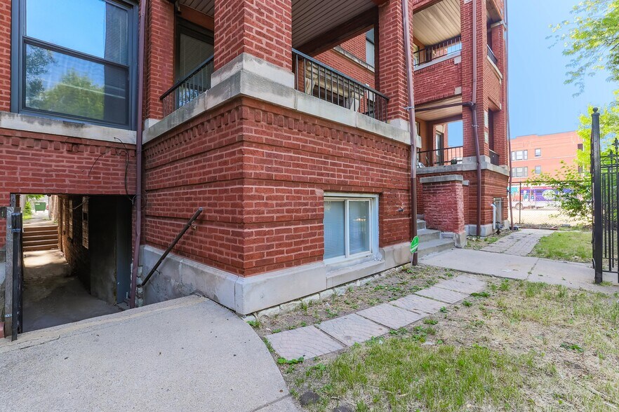 More Photos Of 5847-5849 S Michigan Ave, Chicago Apartments For Sale