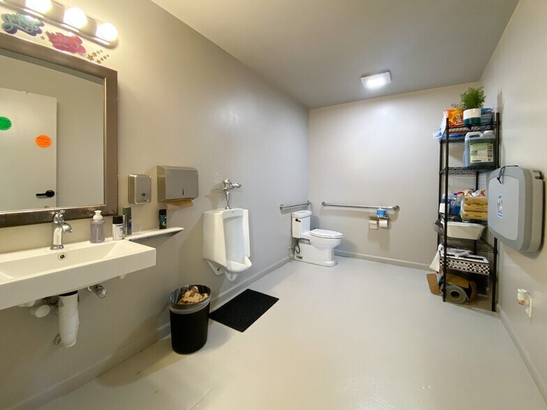 More Photos Of 2515 Seminary Ave, Oakland Health Club For Sale