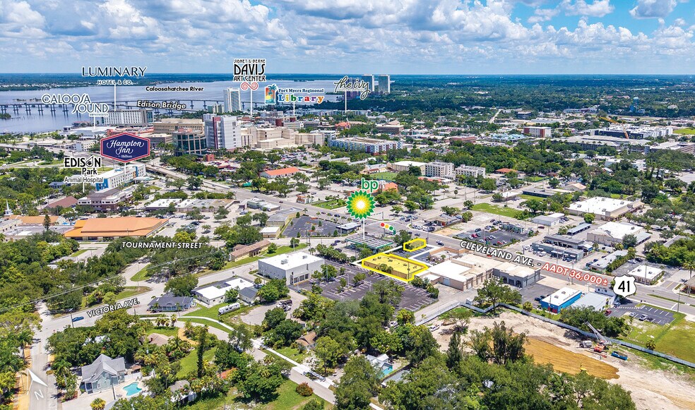 More Photos Of 2210-2218 S Cleveland Ave, Fort Myers Storefront Retail Office For Lease