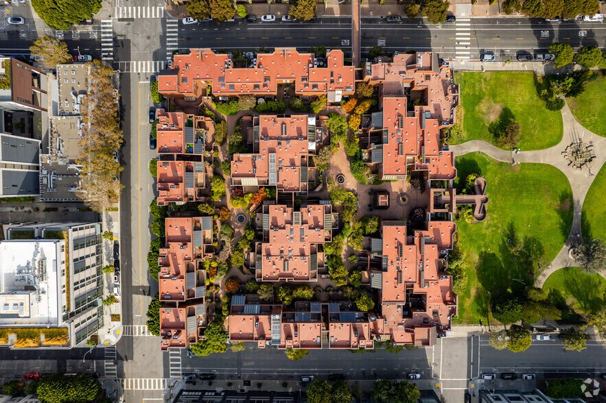 More Photos Of 560 Davis St, San Francisco Unknown For Lease