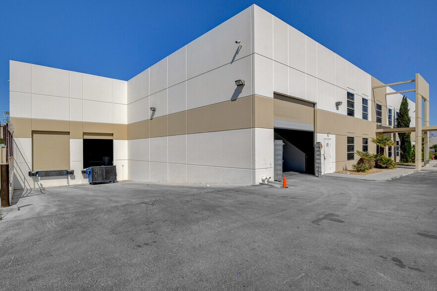 More Photos Of 201 E Mayflower Ave, North Las Vegas Warehouse For Lease
