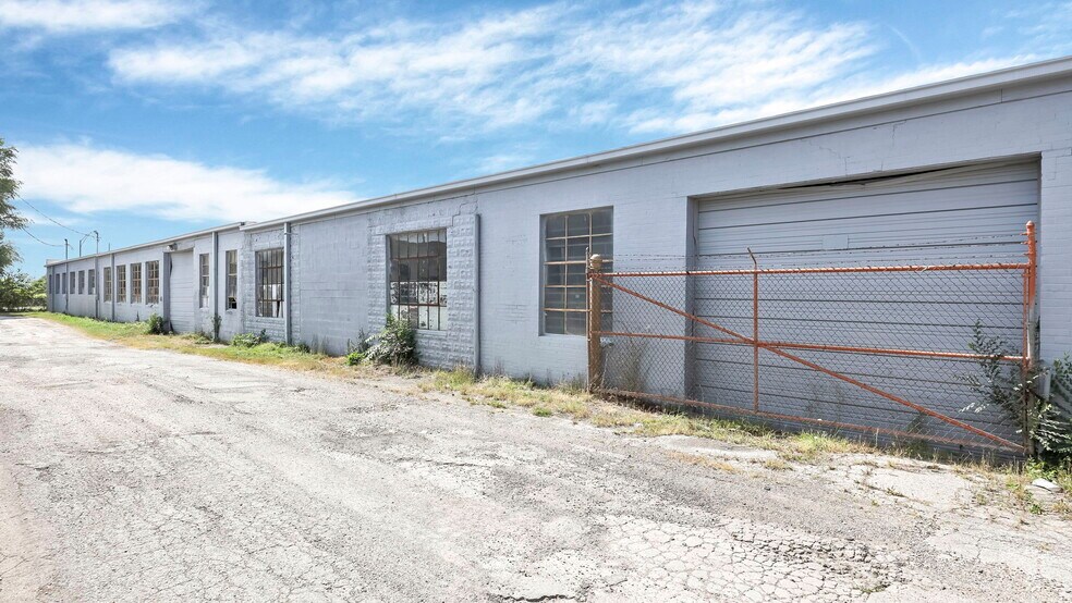 More Photos Of 2140 S High St, Columbus Storefront Retail Office For Lease