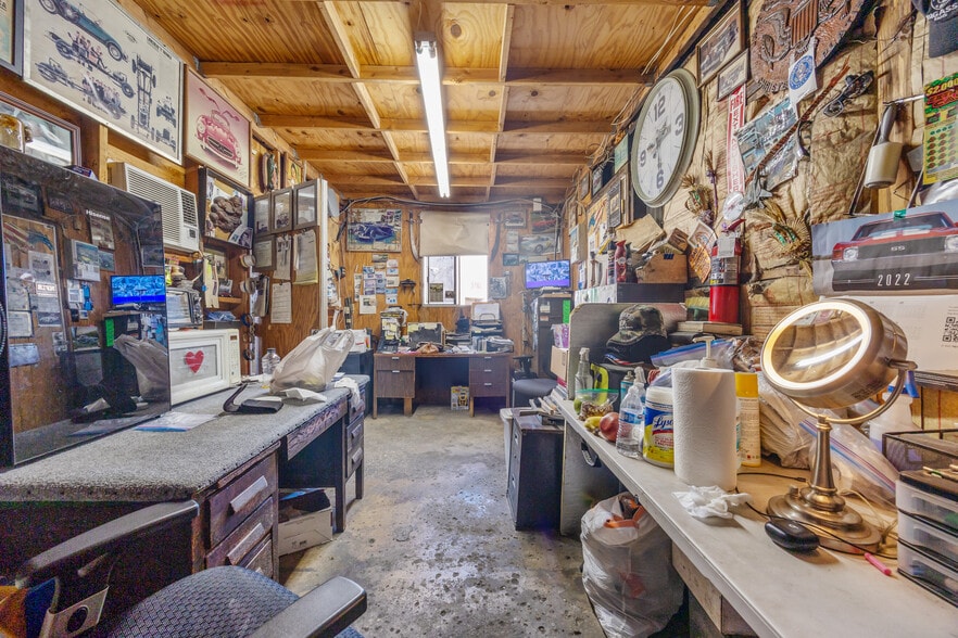 More Photos Of 2455 E 52nd St, Los Angeles Warehouse For Sale