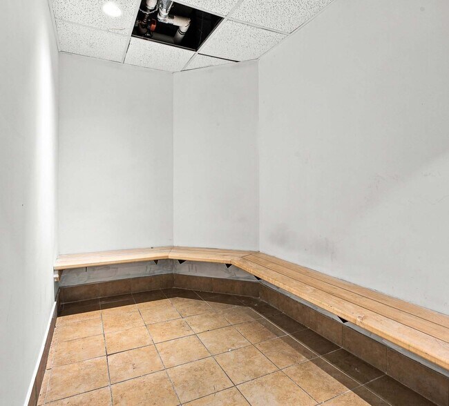 More Photos Of 71-77 Bank St, Ottawa Office For Lease