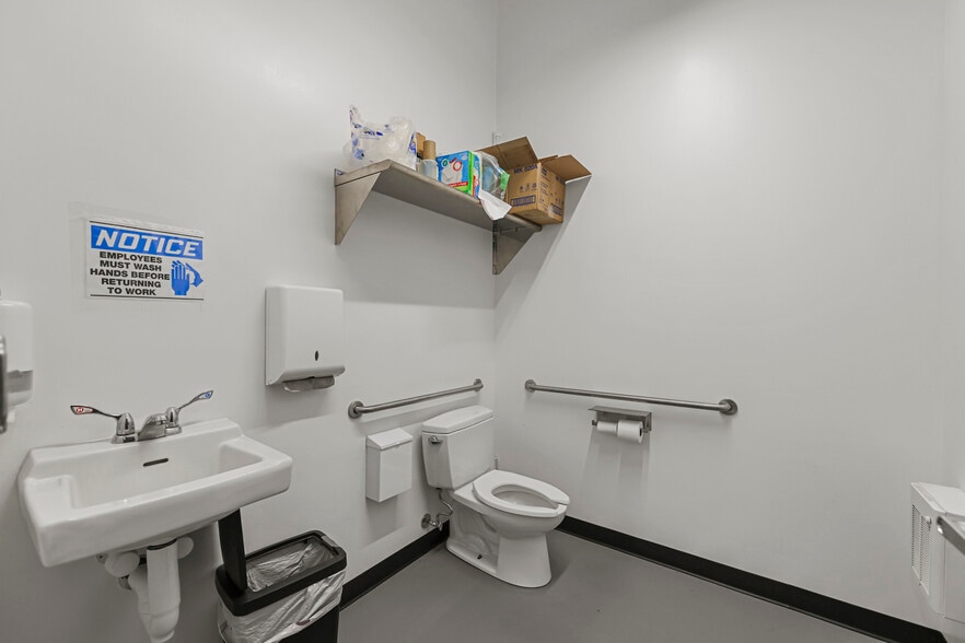 More Photos Of 700 S Main St, Sheffield Refrigeration Cold Storage For Sale