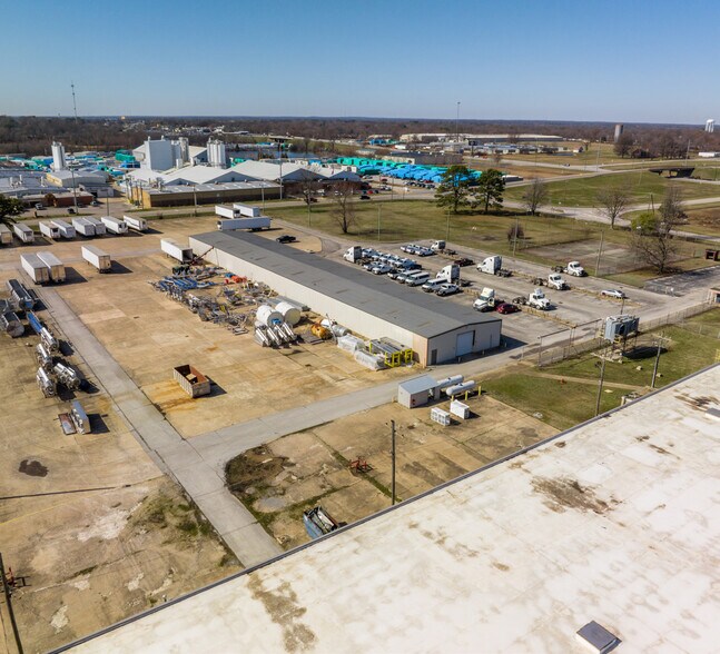 More Photos Of 1700 E Quarter Rd, Siloam Springs Manufacturing For Lease