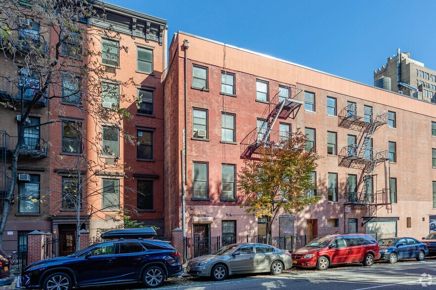 More Photos Of 301 W 29th St, New York Apartments For Lease