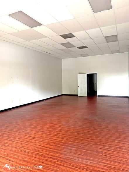 More Photos Of 951 Maple St, Carrollton General Retail For Lease