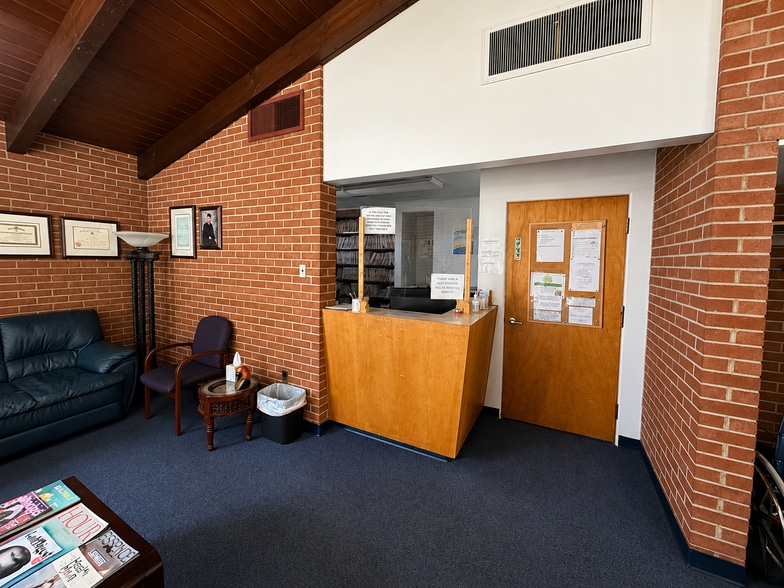 More Photos Of 2407 Military St, Port Huron Office For Sale