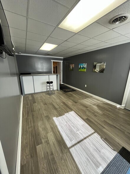 More Photos Of 11 N Center St, Cambridge City Freestanding For Sale