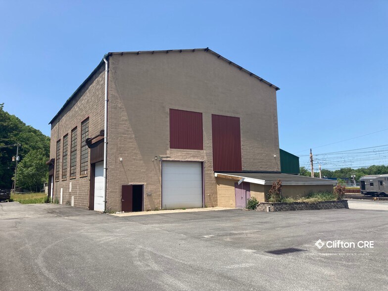 More Photos Of 126 E Dickerson St, Dover Warehouse For Lease