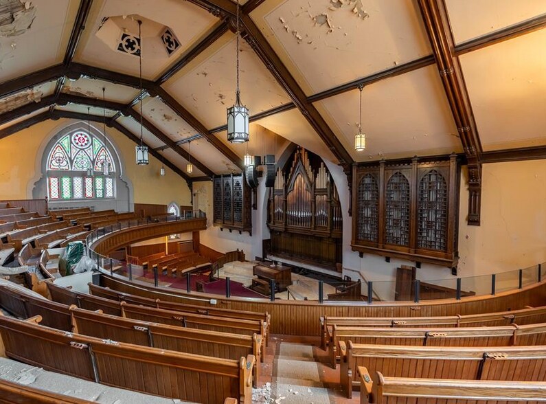 More Photos Of 220 George St, Sarnia Religious Facility For Sale