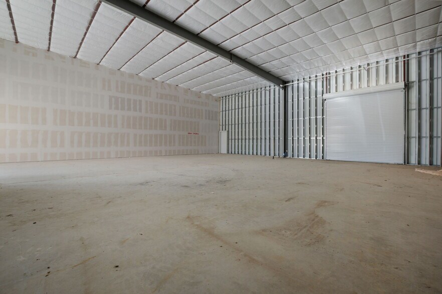 More Photos Of 1009 E 4th St, Lampasas Storefront For Lease