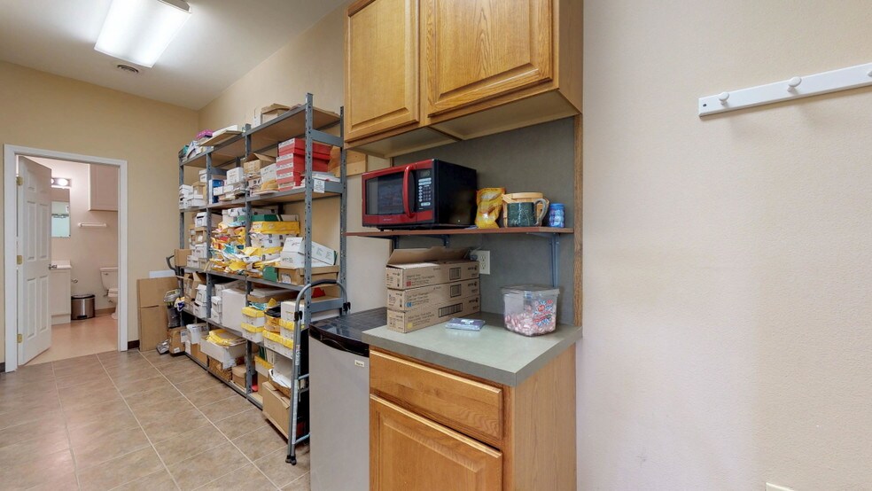 More Photos Of 8390 W Gage Blvd, Kennewick Office For Lease