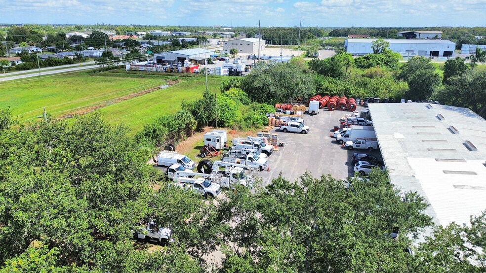 More Photos Of 3526 Work Dr, Fort Myers Warehouse For Lease