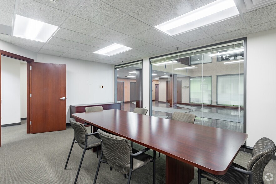 More Photos Of 625 N North Ct, Palatine Unknown For Lease