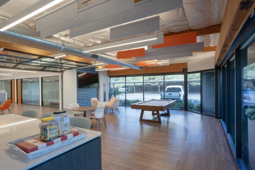 More Photos Of 5186 Carroll Canyon Rd, San Diego Office For Sale