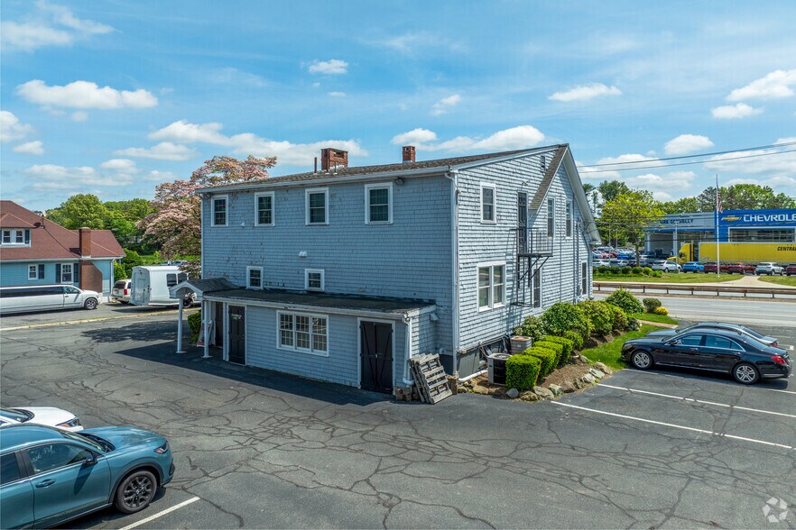 More Photos Of 389 Worcester Rd, Framingham Freestanding For Lease