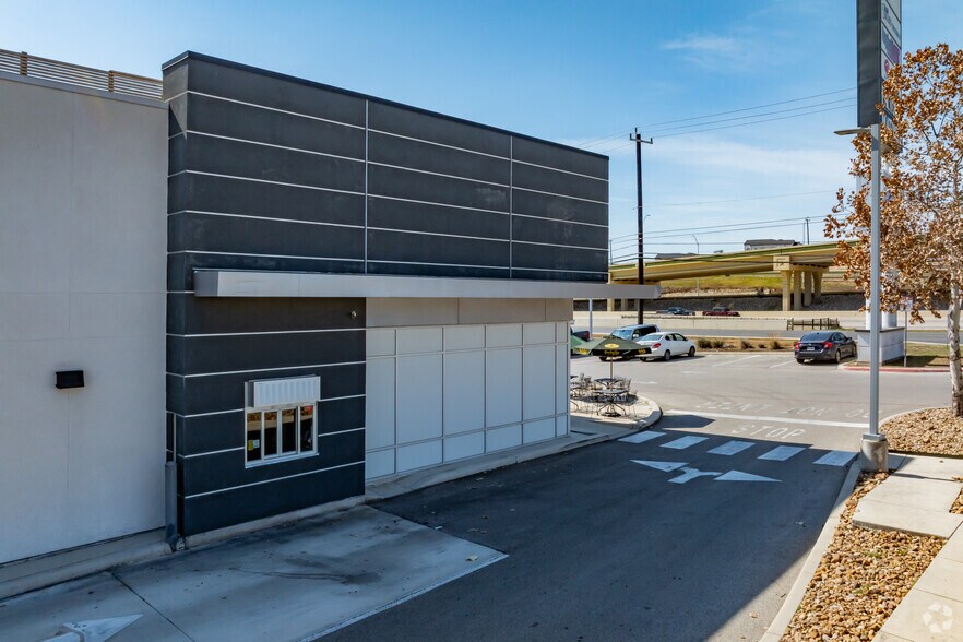 More Photos Of 21918 US 281, San Antonio Freestanding For Lease