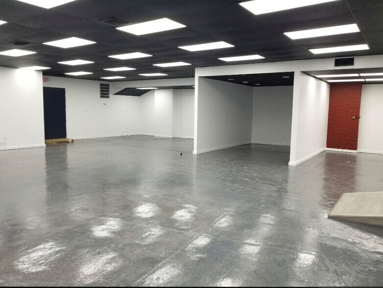 More Photos Of 207 Lawrence Ave, Inwood Loft Creative Space For Lease