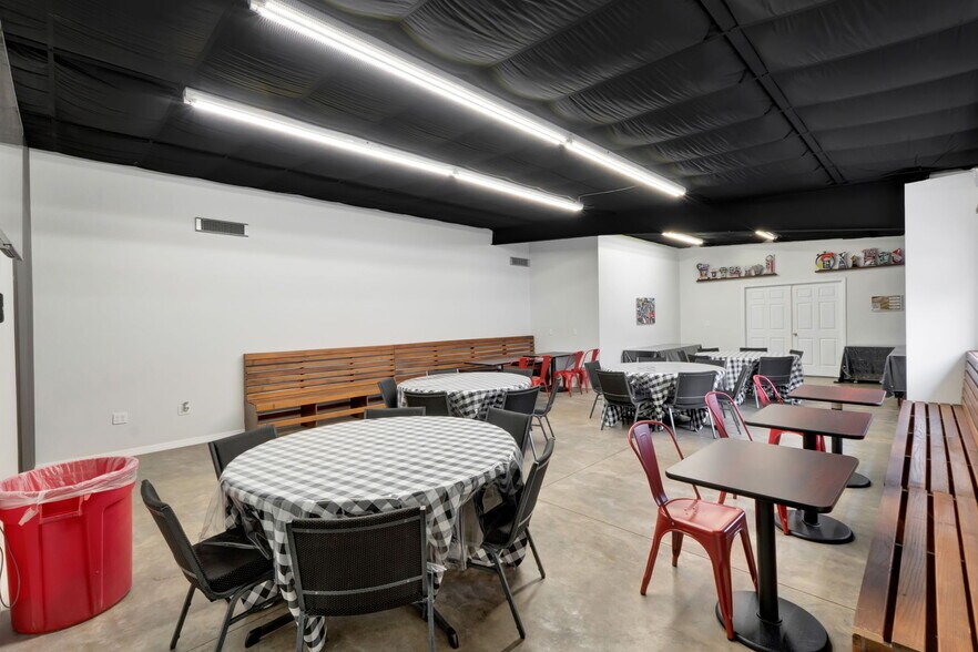 More Photos Of 5821 Pit Rd, Bushnell Flex For Sale