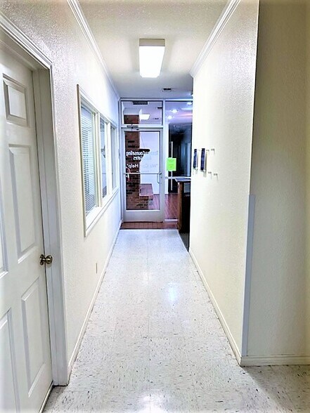 More Photos Of 1115 Memorial Dr, Denison Medical For Lease