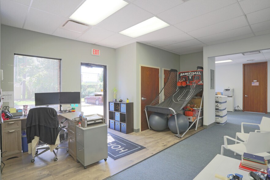 More Photos Of 5509 N Cumberland Ave, Chicago Office For Lease